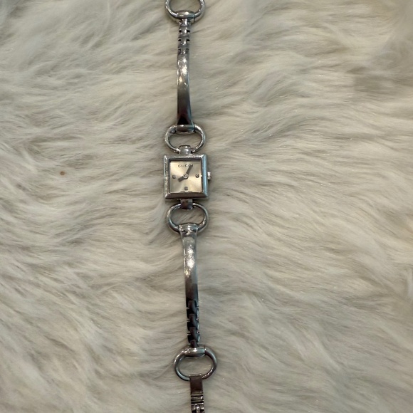 Gucci Tornabuoni 120 White Sunburst Dial with 3 Diamonds - Picture 3 of 8